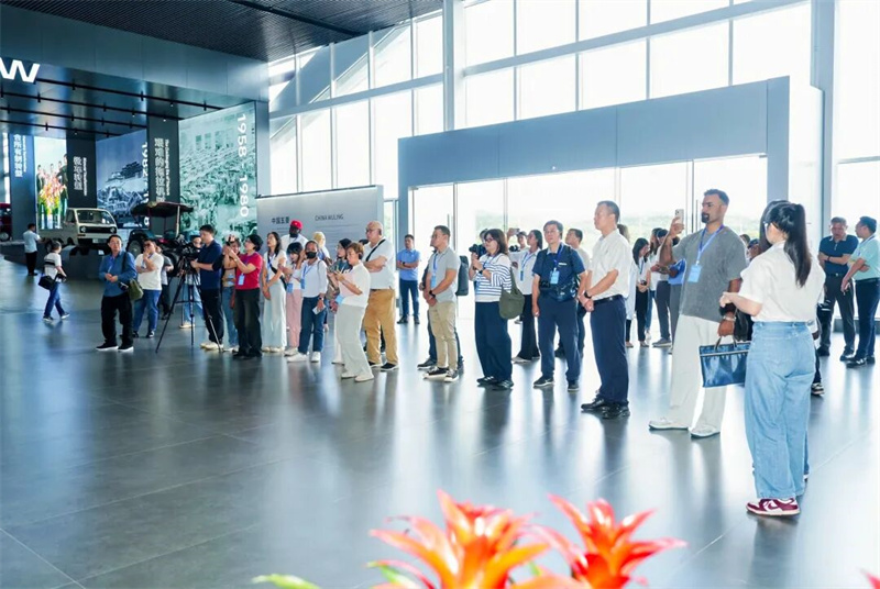 Les médias de l'ASEAN visitent Saic-GM-Wuling pour explorer les secrets du développement e-Smart de l'entreprise